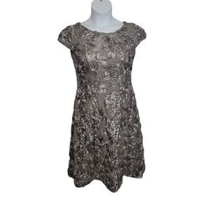 ALEX EVENINGS dress silver metallic with rosette detail cap sleeve‎ formal 6